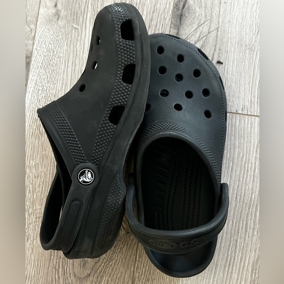 Black Crocs size 7 - Picture 5 of 5